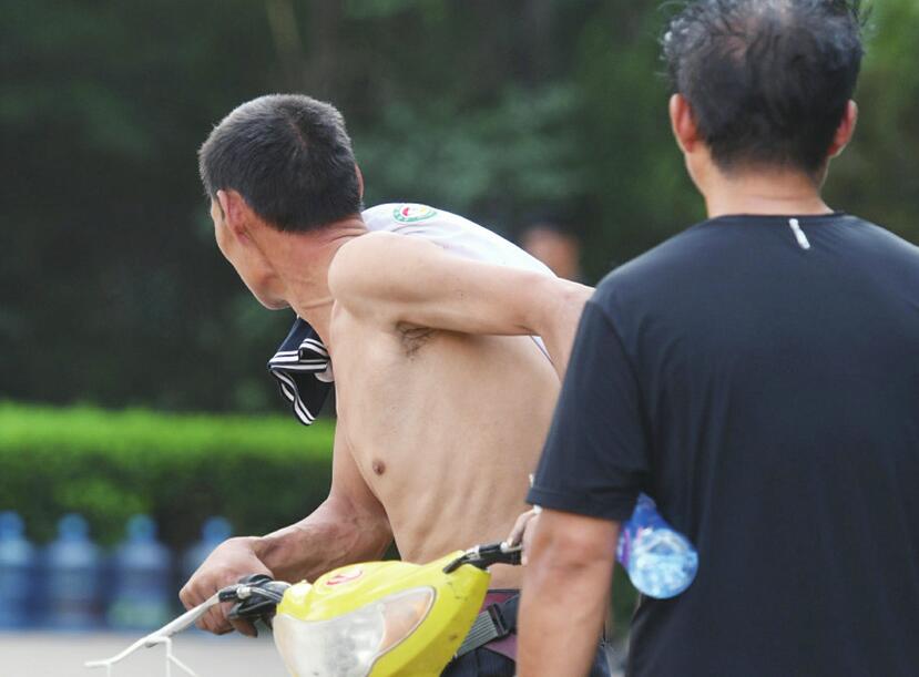 【不文明度夏曝光台】赤膊光膀真“LOW”