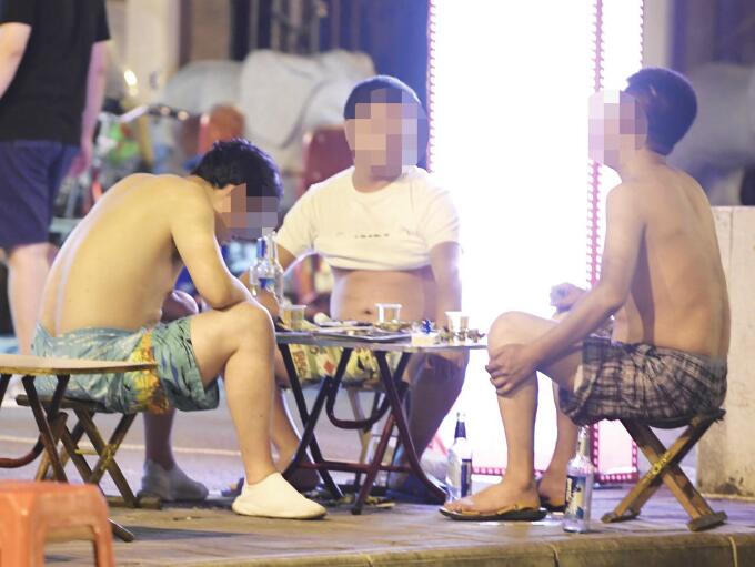 【不文明度夏曝光台】赤膊光膀真“LOW”