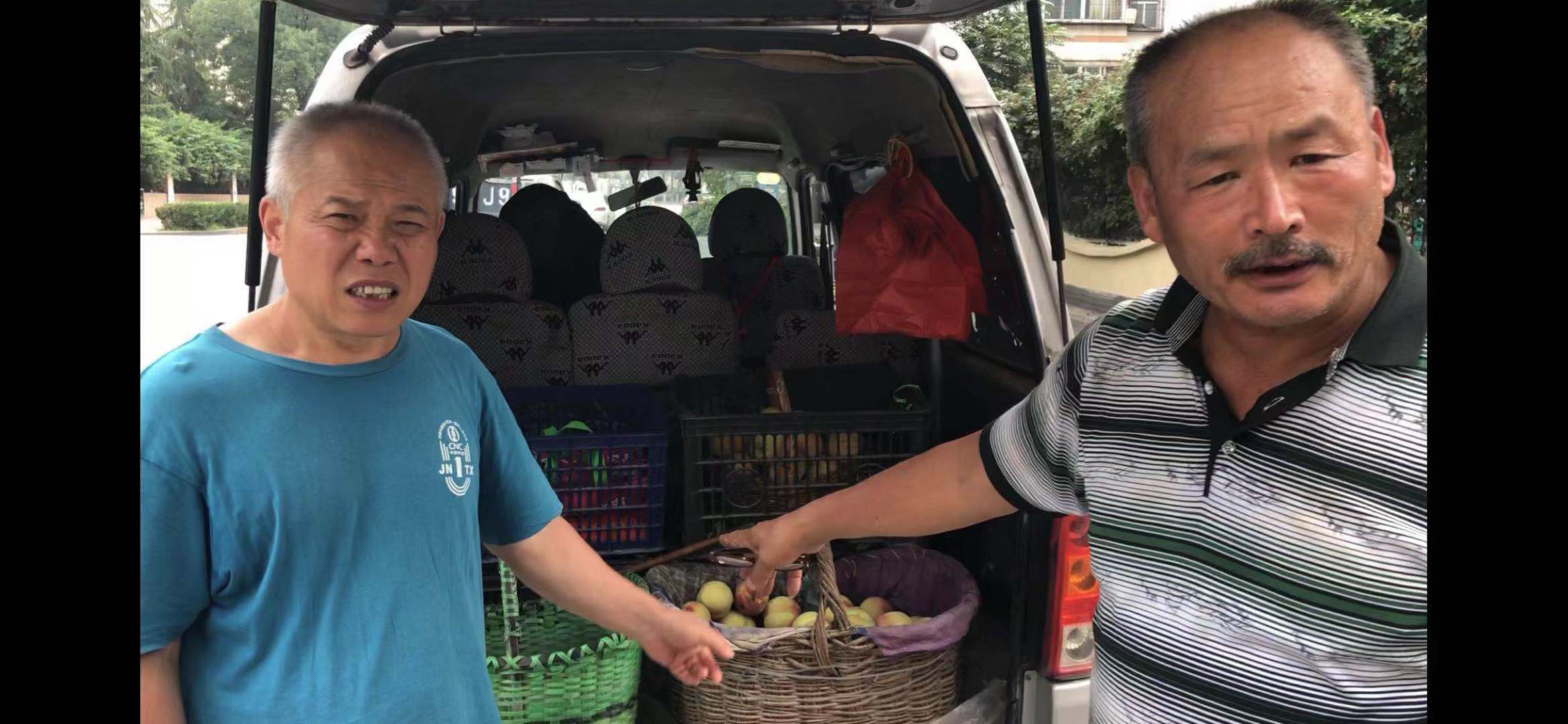 [温暖泉城]桃子难销愁坏老汉 邻居主动四处代销