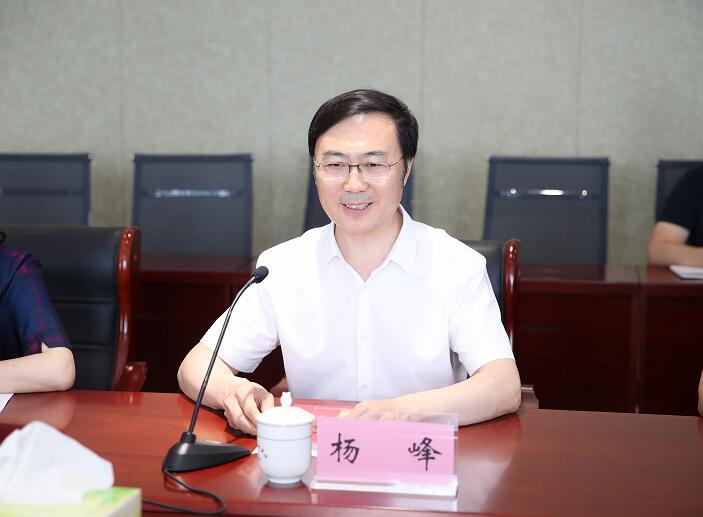 省委网信办领导来报业集团调研媒体融合工作