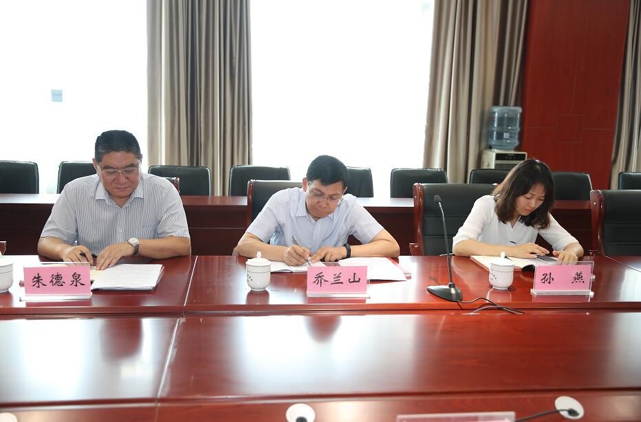 省委网信办领导来报业集团调研媒体融合工作