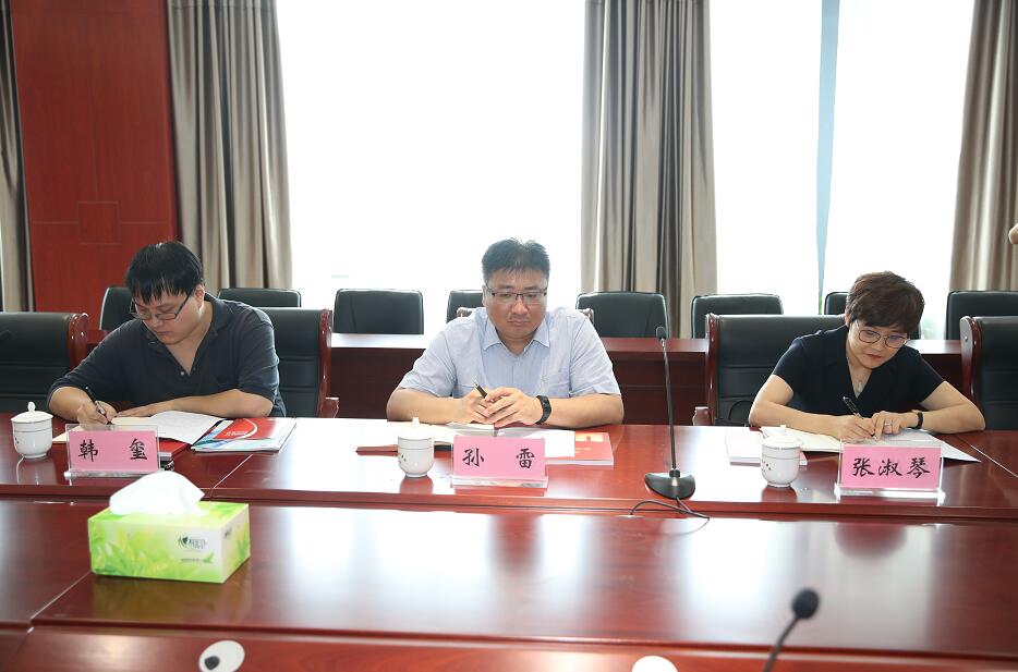 省委网信办领导来报业集团调研媒体融合工作