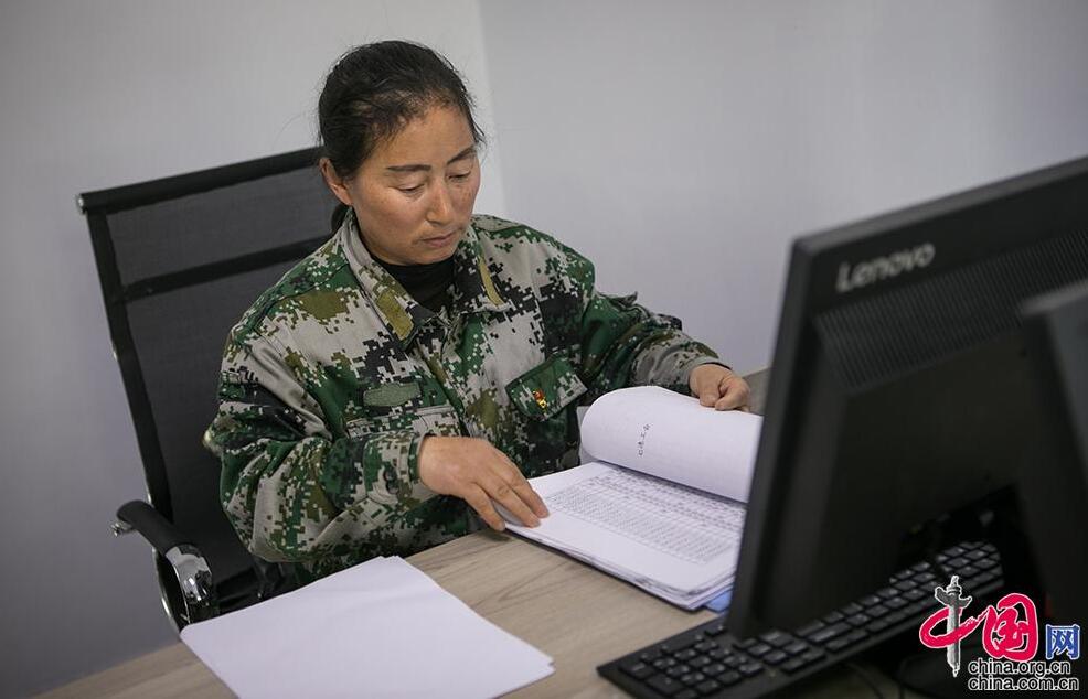 【边疆党旗红】从打工妹到十九大党代表 川妹子扎根兵团带头致富