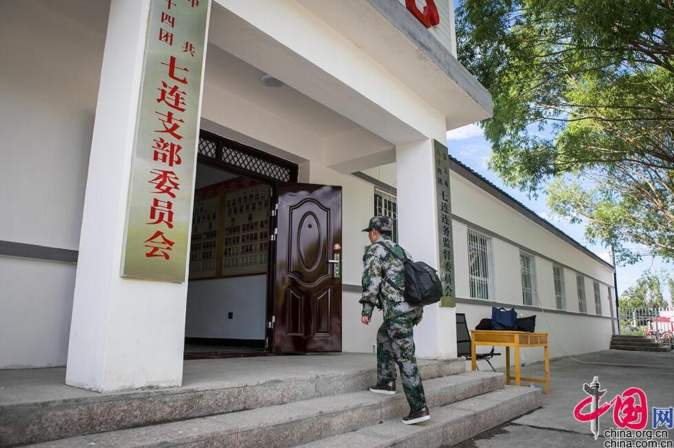 【边疆党旗红】从打工妹到十九大党代表 川妹子扎根兵团带头致富