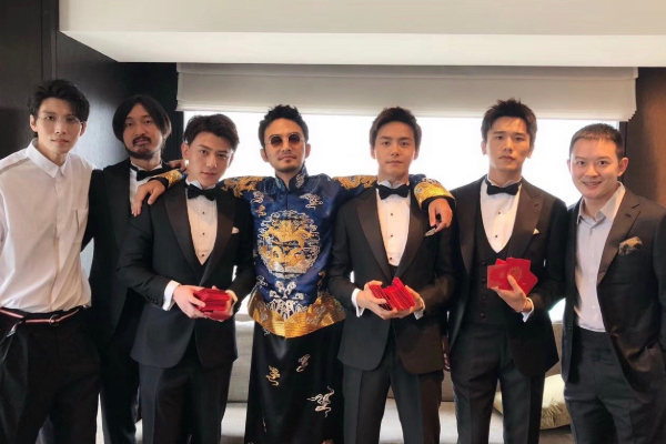 张晓晨婚礼：张晓晨大婚，马天宇王传君等当伴郎接亲