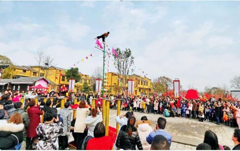 【看长江之变】40个贫困户脱贫 武汉黄陂杜堂村美了，村民富了！