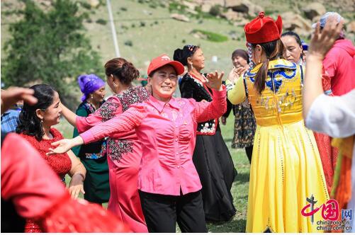 【边疆党旗红】从打工妹到十九大党代表 川妹子扎根兵团带头致富