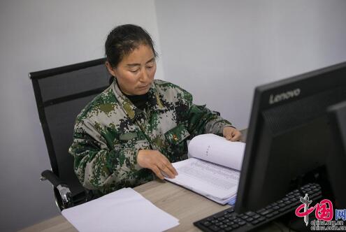 【边疆党旗红】从打工妹到十九大党代表 川妹子扎根兵团带头致富