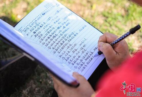 【边疆党旗红】从打工妹到十九大党代表 川妹子扎根兵团带头致富