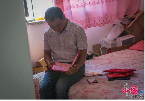 【边疆党旗红】从打工妹到十九大党代表 川妹子扎根兵团带头致富