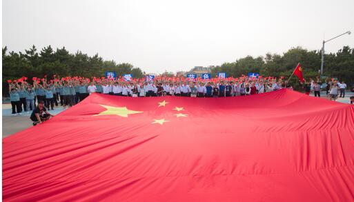 【我爱这片蓝色的国土】超燃!日照海边“快闪”千人同唱《我爱这蓝色国土》