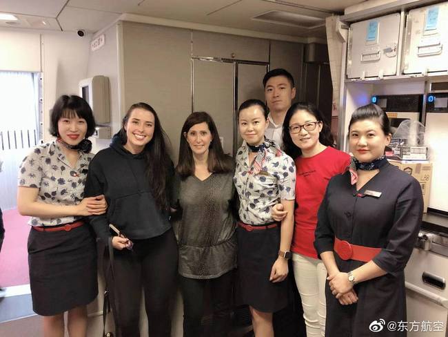 东航放油备降救人 空中放油45吨三名中外医生救治