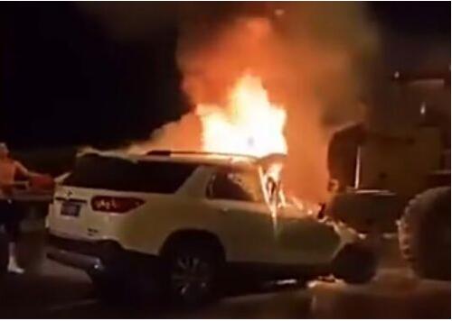 麻木不仁！拒绝挪车两人身亡 司机堵车不听劝阻耽误火灾救援