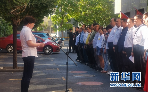 【边疆党旗红】基层社区党组织成轴心 新疆模范党员成群众贴心人