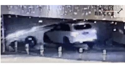 轮胎掉了？提车当天奔驰新车掉轮子 要不要坐车顶上哭？