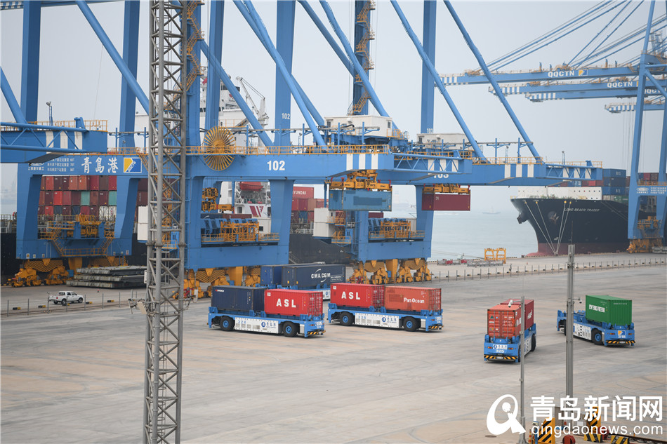 【我爱这片蓝色的国土】青岛港：科技引领港口升级 世界第一只是新起点
