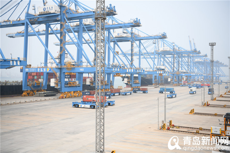 【我爱这片蓝色的国土】青岛港：科技引领港口升级 世界第一只是新起点