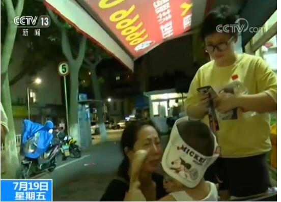 齐心协力！热心市民全城搜寻走失男孩 历经四小时母子终团聚