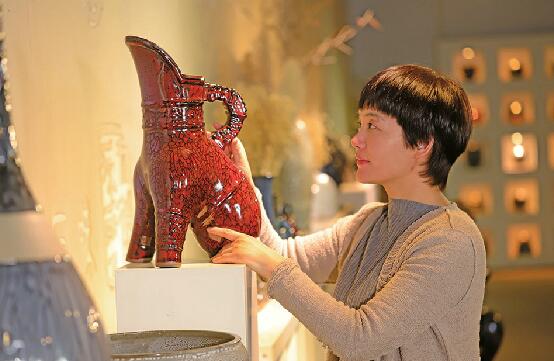 王秋红携“秋红钧” 再度亮相艺博会