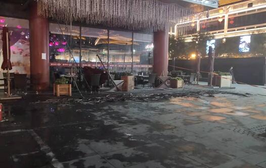 大唐不夜城着火 起火原因初步认为墙面灯带线路短路