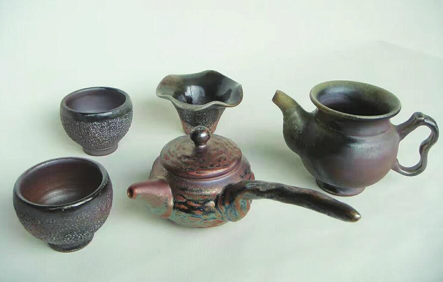 6位台湾艺术家携最新力作联袂参展艺博会 在质朴陶艺中体验艺术人生