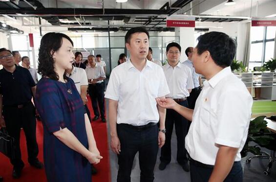 市委改革办调研组到报业集团调研