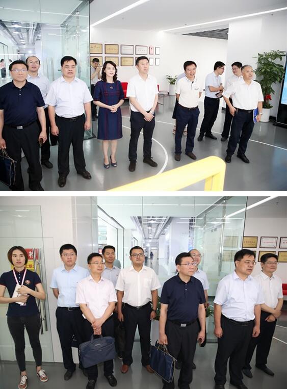 市委改革办调研组到报业集团调研