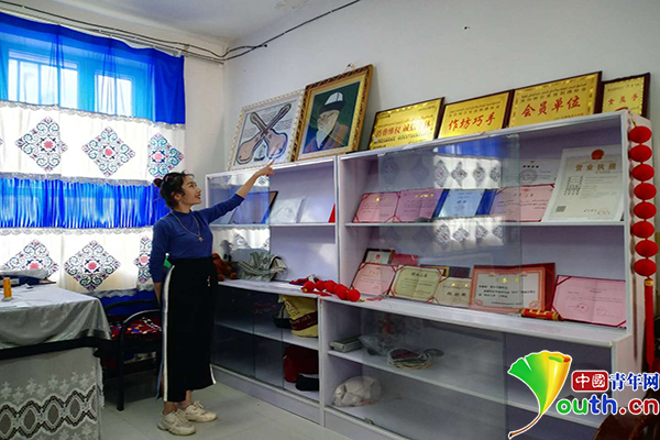 【新时代·幸福美丽新边疆】以针为笔 柯尔克孜族“男绣娘”的致富新生