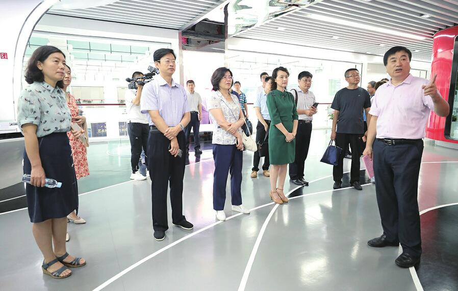 省内外新闻宣传系统同行来济南报业集团考察交流