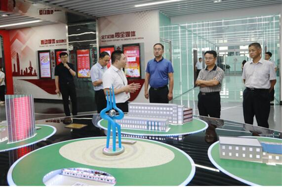 省内外新闻宣传系统同行来济南报业集团考察交流