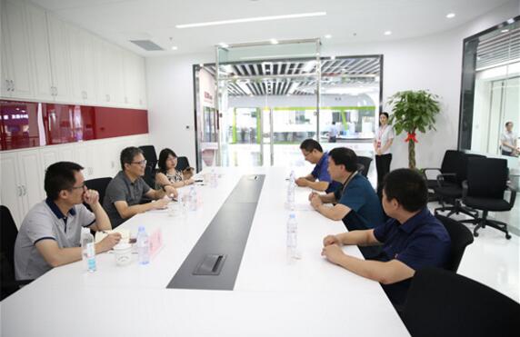 省内外新闻宣传系统同行来济南报业集团考察交流