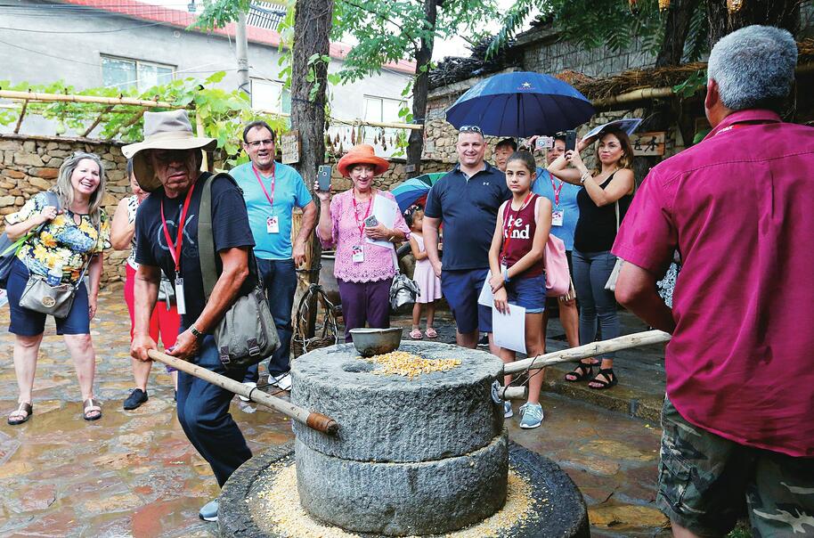 百名青年记者走基层