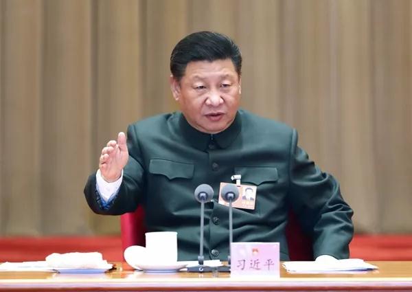 习近平俯身与老英雄握手,这些年他关爱退役军人的话语超暖心!