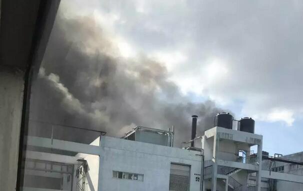 突发！昆山火灾纺织公司被烧现场浓烟滚滚 火情已控制暂无人员伤亡