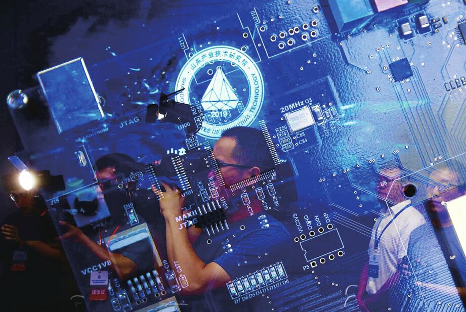 [走在前列] 无主管部门 无行政级别 “四不像”产研院瞄准万亿元目标 