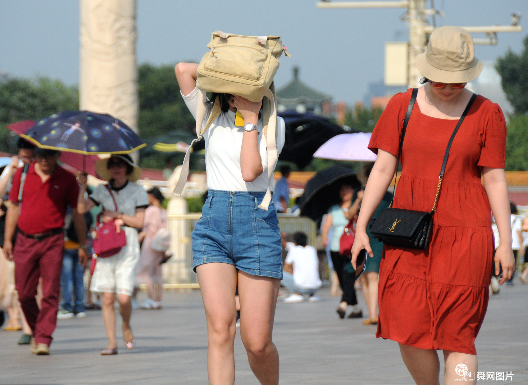 中央气象台继续发布高温黄色预警、暴雨蓝色预警