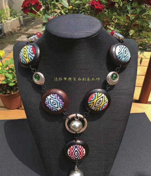 古典与现代牵手 自然与人文融合 “德拉布斯”演绎宝岛创意饰品美感