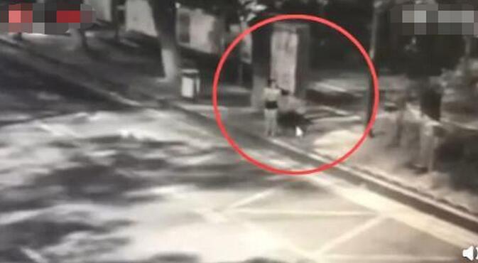 令人细思极恐!女子凌晨被戳伤臀部什么情况?还原事发经过详情简直头皮发麻