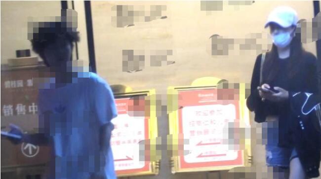 天了噜!关晓彤探班鹿晗什么情况?网友曝光了实锤图,粉丝不淡定了好甜