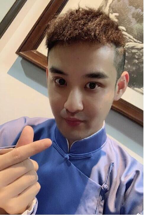 消息有点突然!侯鹤廉退出德云社是怎么一回事?挣钱养家不容易