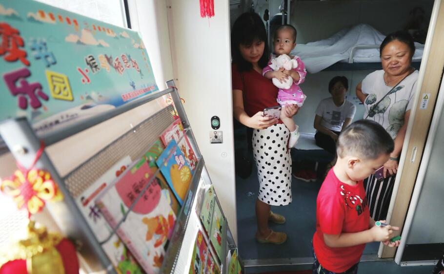 【党旗飘扬别样红 最是关怀暖人心】“候鸟”乐园伴旅途