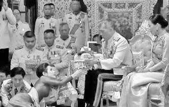 87年来首次！泰国国王公开纳妃 迎娶小33岁女少将