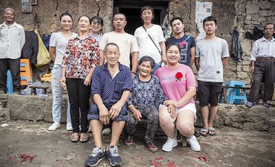 一碗米改变人生！女童被米饭骗进麻袋一走23年 夫妻俩四处“挣钱”“寻女”