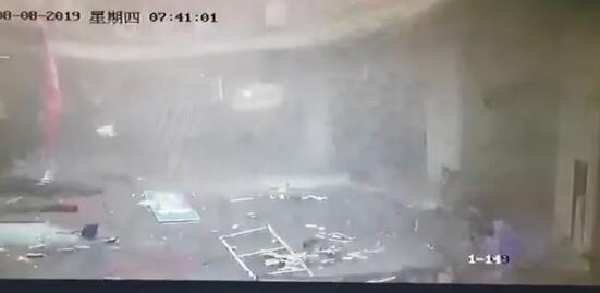 砰的一声!苏州商业街爆炸 现场画面曝光,涉事餐馆桌椅被炸飞场面混乱