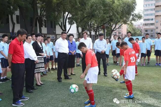 10个镜头,看习近平的“体育范儿”