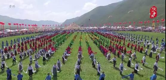 “可爱的中国”之藏族:这里的姑娘会织“彩虹”