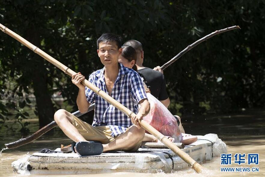 浙江临海：各方全力抢险救灾 