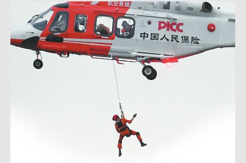 铲车+舟艇+直升机 积水村救援,“水陆空”全上了