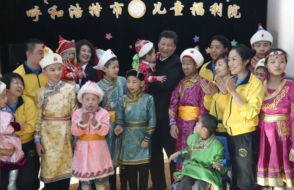 百姓身边事，领袖爱民情