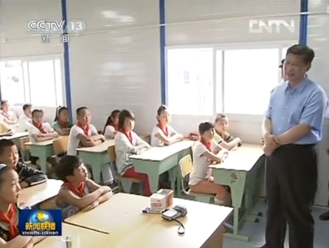 百姓身边事，领袖爱民情